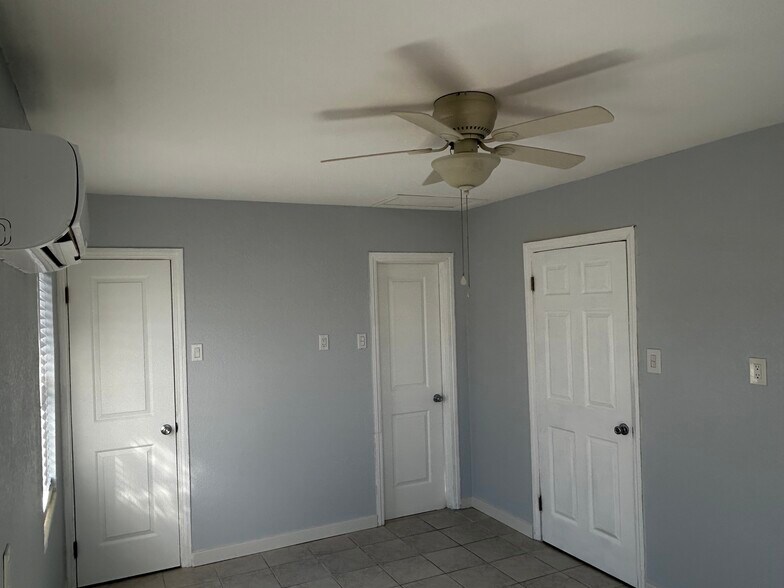 Building Photo - 14018 E Parsley Dr