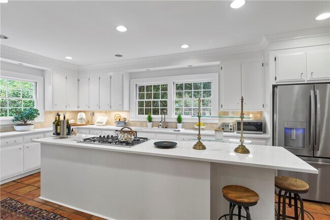 Building Photo - 3056 E Pine Valley Rd NW
