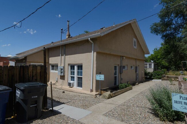 Building Photo - Charming partially furnished 1 bedroom Duplex Apartment