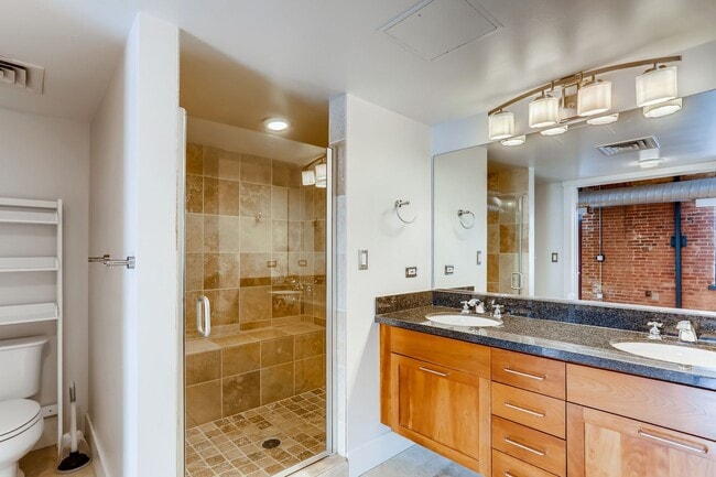 Building Photo - 3 Bedroom 2 Bath Loft Living At It's Finest In LODO! Wireworks Building