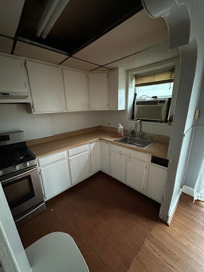 Building Photo - 3 Bed 1 Bath Townhome in Elmwood