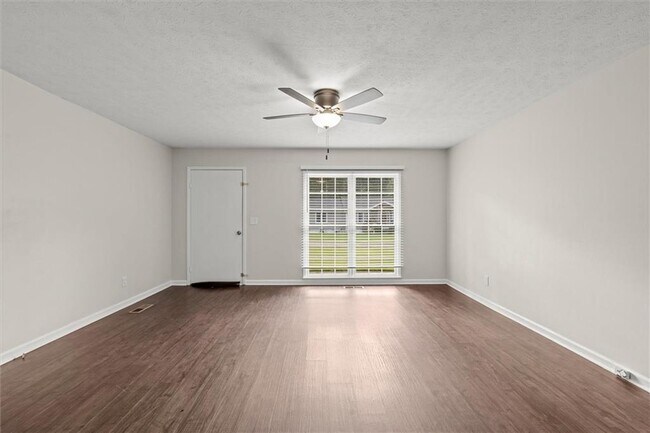 Building Photo - 213 Poplar St