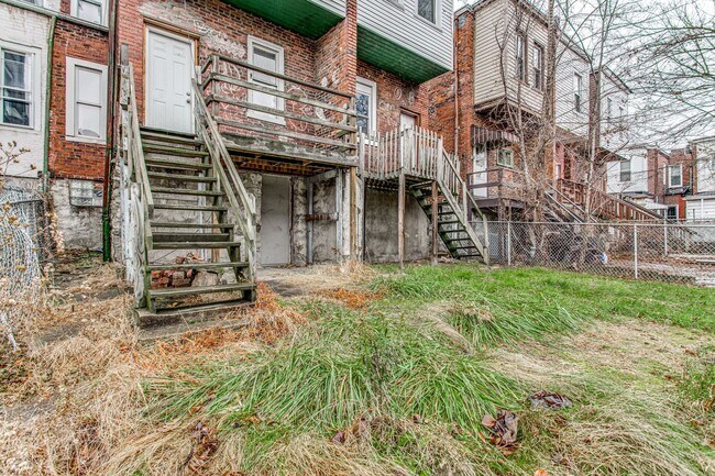 Building Photo - Updated 4 Bed, 2 Bath in Oakland - Close t...