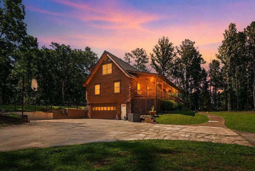 Building Photo - 5969 Hearn Rd