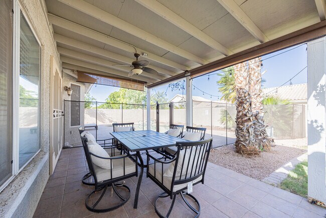 Building Photo - 904 S Dolphin Dr
