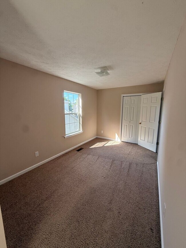 Building Photo - Convenient Murfreesboro Living – 3 Bed, 2 Bath with 2-Car Garage