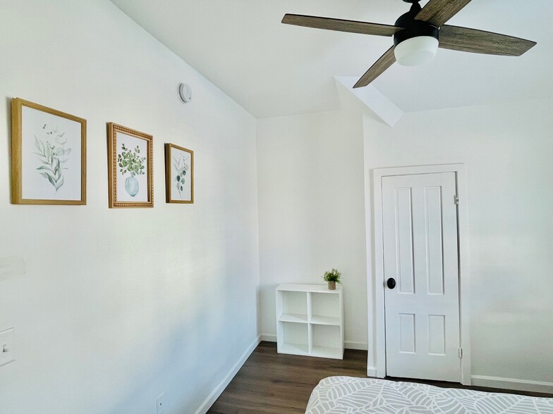 Bedroom 2 - 143 Oak St