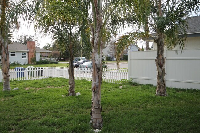 Building Photo - Private HOME 3bed/2 bath + POOL in Woodlan...