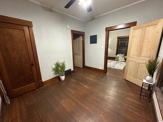 Building Photo - 2 bed, 1 bath home for rent in Waterloo