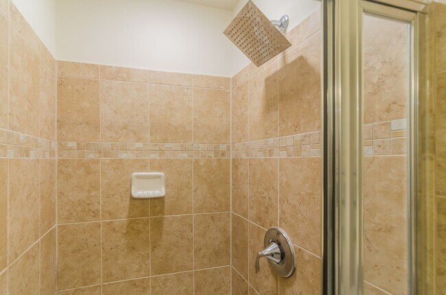 Building Photo - Beautiful and within walking distance to a...