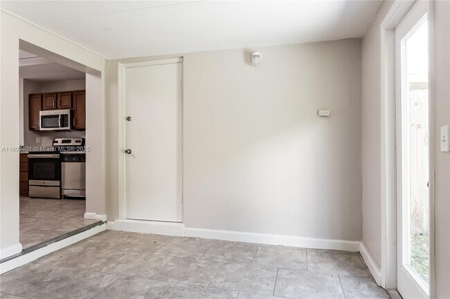 Building Photo - 25 Robalo Ct