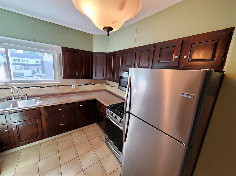 Building Photo - 93 Meridian St