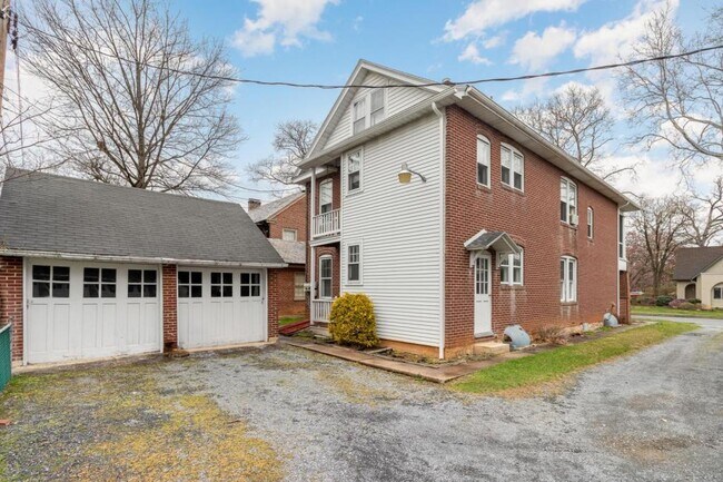 Building Photo - 142 Riddle Rd