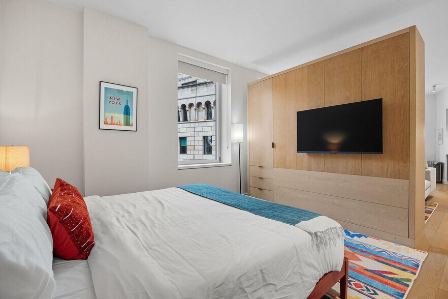 Building Photo - 84 William St