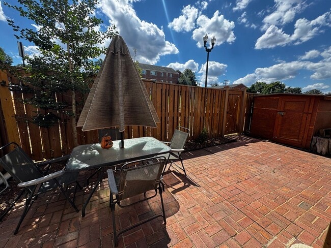 Building Photo - Furnished 2BR, 2BA Condo with Backyard in Arlington