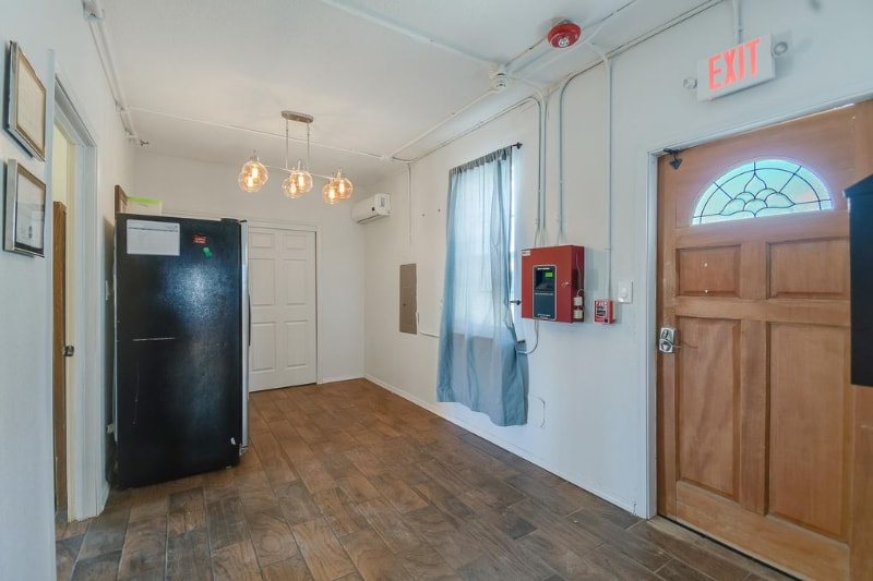 Building Photo - 832 Monterrey Rd NE