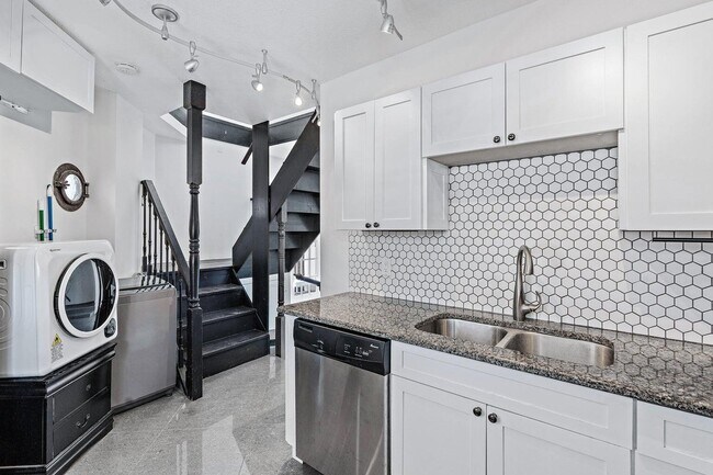 Building Photo - 301 Central Dr