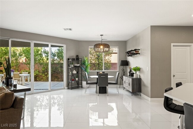 Building Photo - 338 Azar Swan Ave