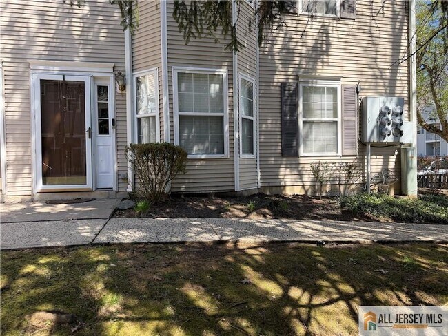 Building Photo - 1001 Cypress Ln