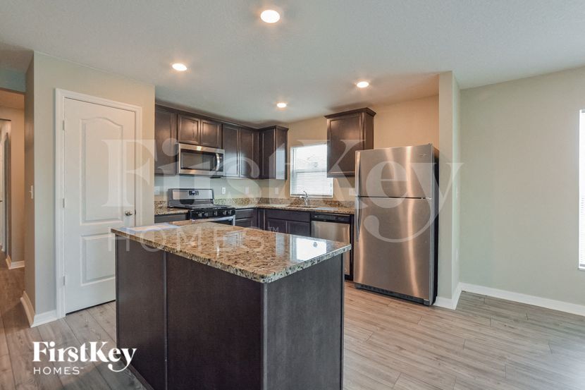 Building Photo - 437 Kensington View Dr