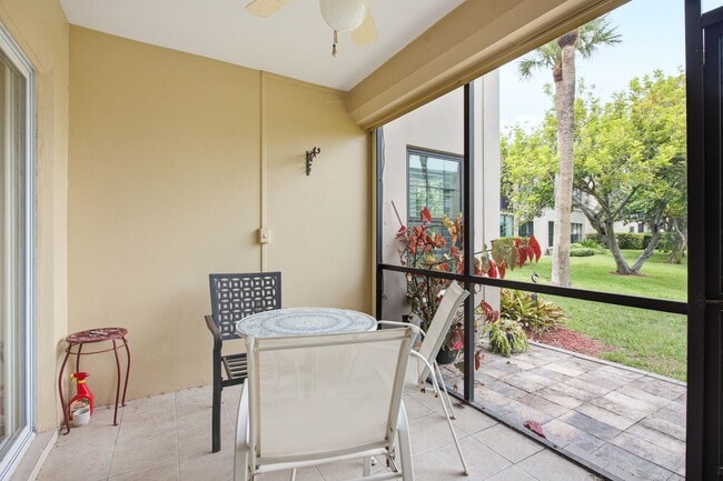 Building Photo - 2453 Egret Blvd