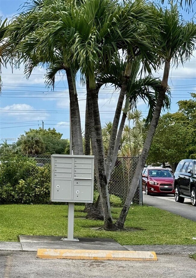 Building Photo - 1460 W 41st St