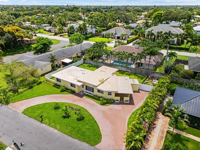 Building Photo - 7531 Edgewater Cir