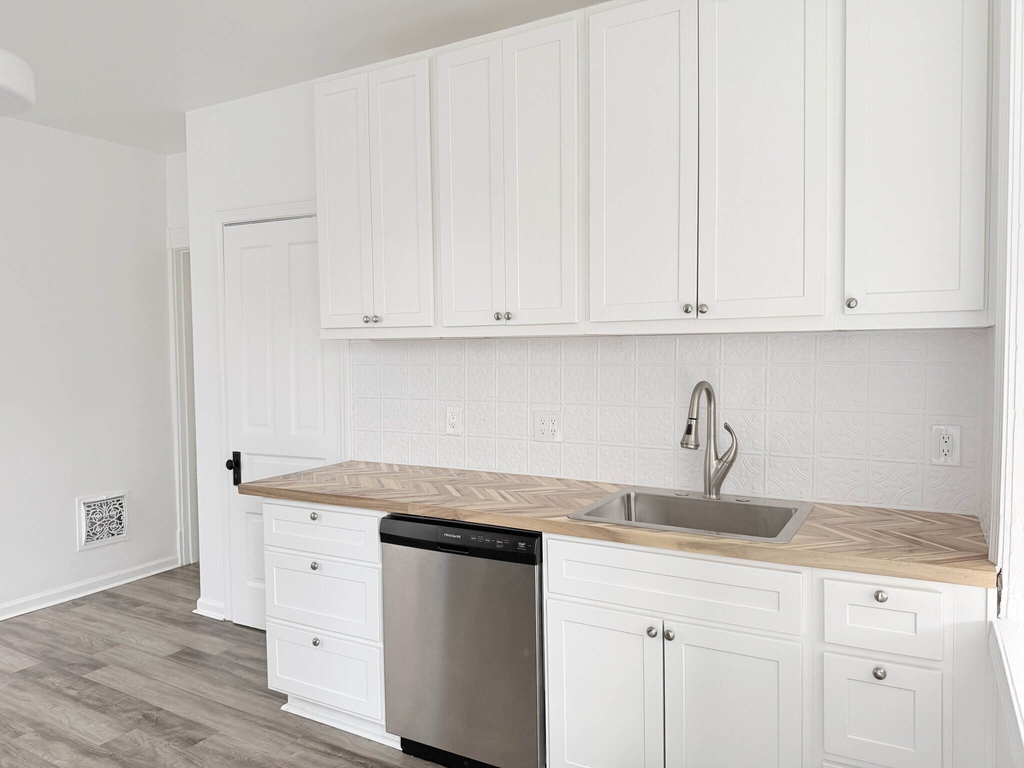 Building Photo - 3452 Alberta St