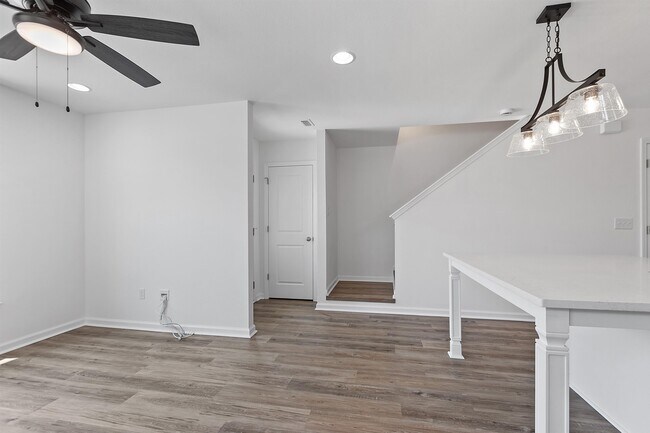 Building Photo - 1363 Landon Hills Dr
