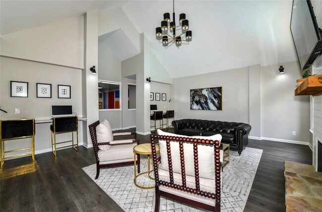 Building Photo - 670 Thornton Rd