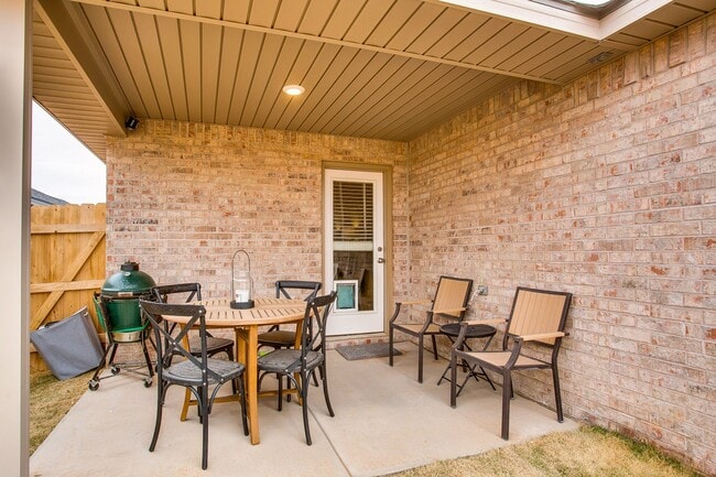 Building Photo - Available Now! 3/2/2 in Bell Farms!