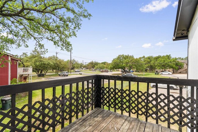 Building Photo - 302 Hedgewood Dr
