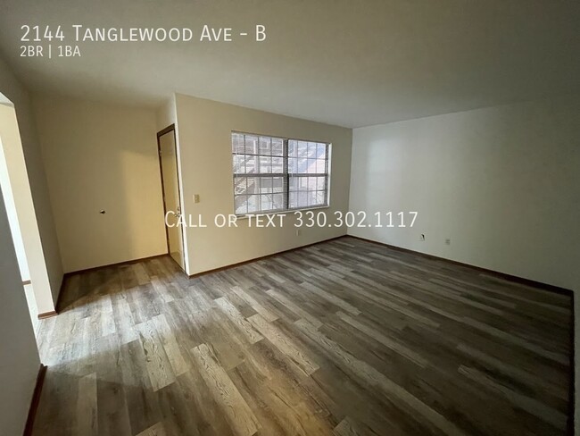 Building Photo - Two bedroom one bathroom second level apar...