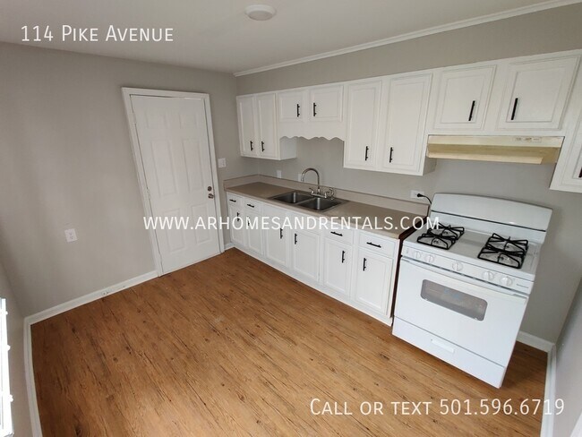 Building Photo - 114 Pike Ave