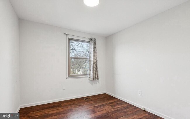 Building Photo - 715 Cooper Landing Rd