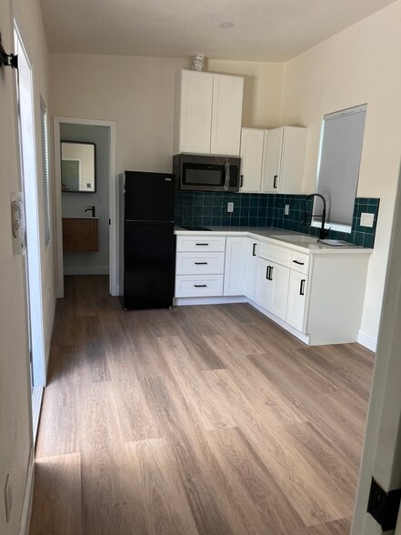 Kitchen and door to bathroom (forward) and front door (to left) - 1219 Laurel St