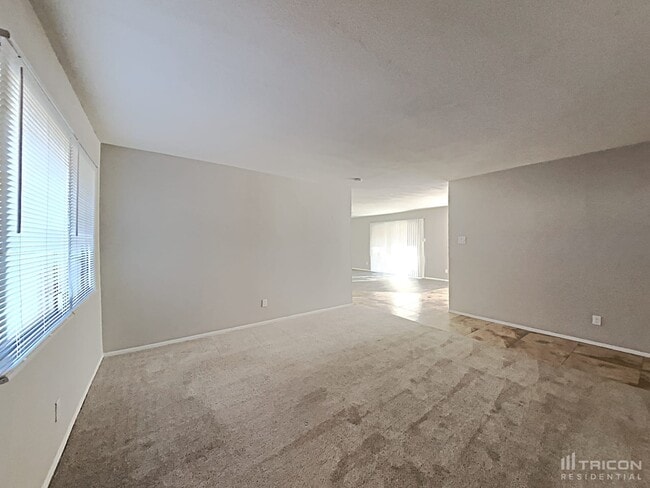Building Photo - 15253 N 53rd Ave