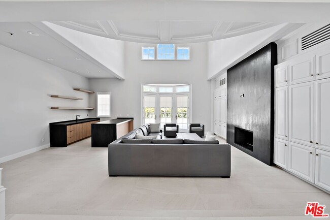 Building Photo - 2387 Stratford Cir