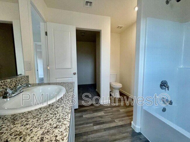 Building Photo - 2411 Village Dr