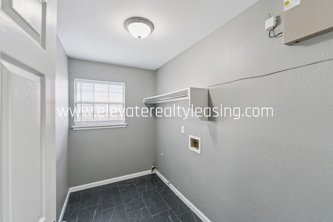 Building Photo - 1504 N Willow Ave