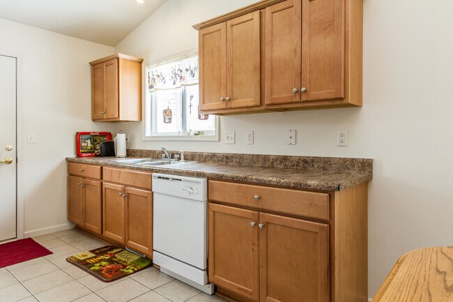 Building Photo - 35 Arthurian Way