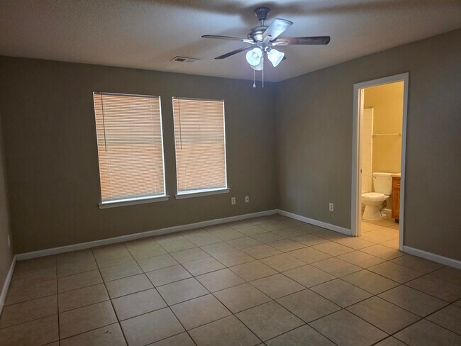 Building Photo - 4866 Royal Run Dr