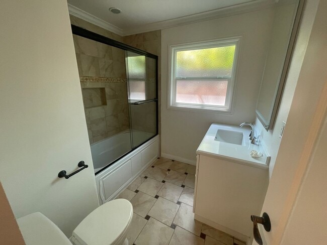 Building Photo - MENLO PARK - Well Maintained Home In Desir...