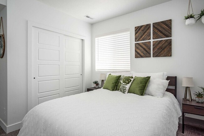 Building Photo - 2273 N Elderberry Dr