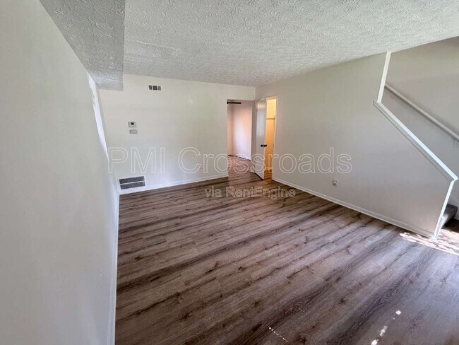 Building Photo - 3084 Howey Rd