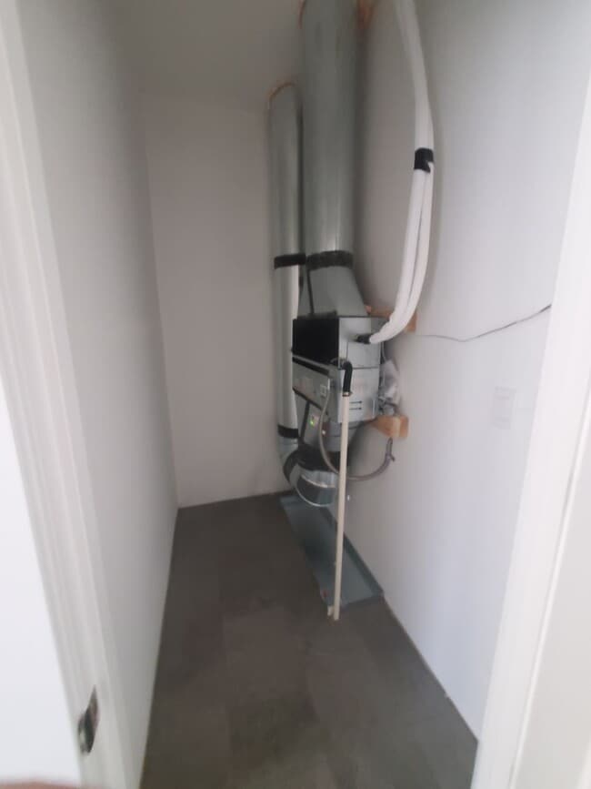Building Photo - 3 Bedroom 3 Bath Townhouse 1st floor bed/bath