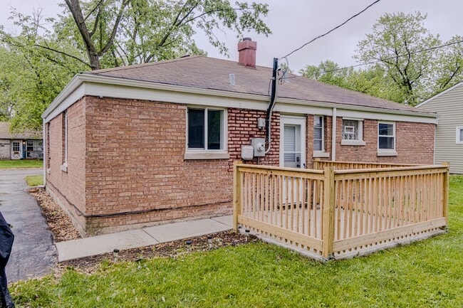 Building Photo - 336 Manitowac St