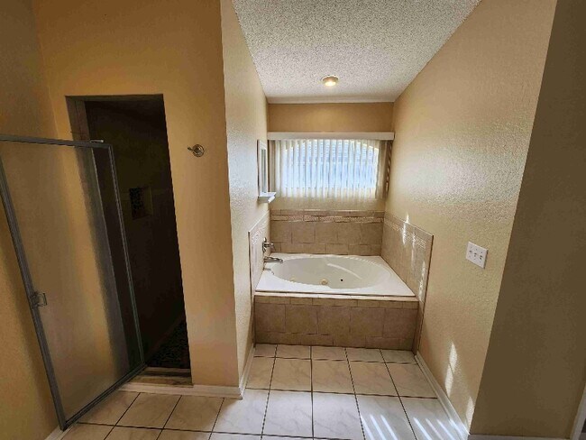 Building Photo - 7493 Briarbay Loop