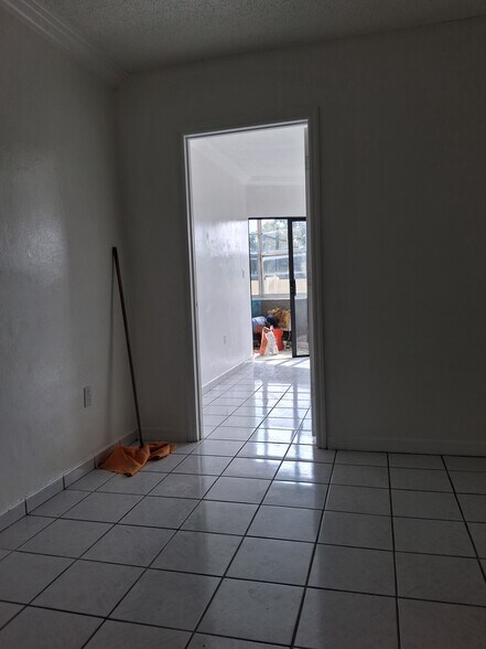 Building Photo - 1605 NE Miami Gardens Dr