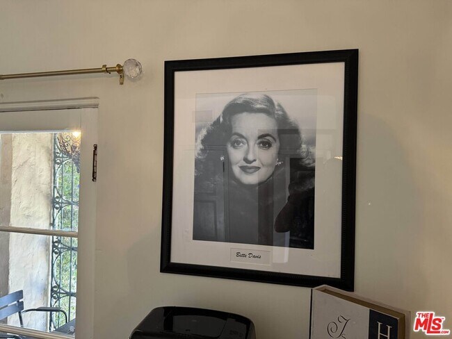 Building Photo - 640 S Bronson Ave